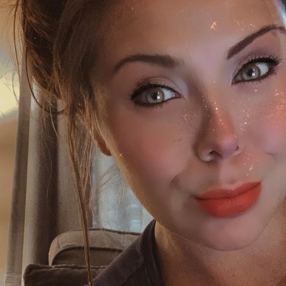 Meet your Posher, Ashley - Picture 1 of 1